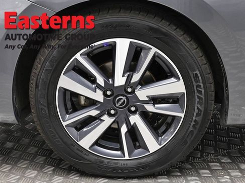 Used 2023 Nissan Versa SV image 32