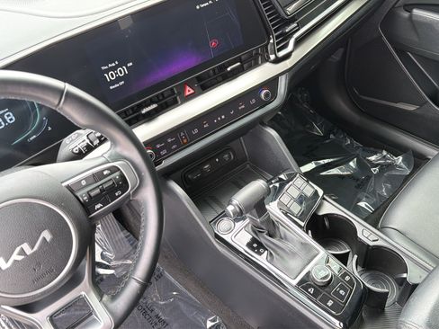 Used 2025 Kia Sportage EX FWD image 24