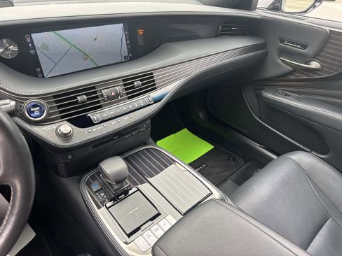 Used 2018 Lexus LS 500h w/ Accessory Package (Z2) RWD image 24