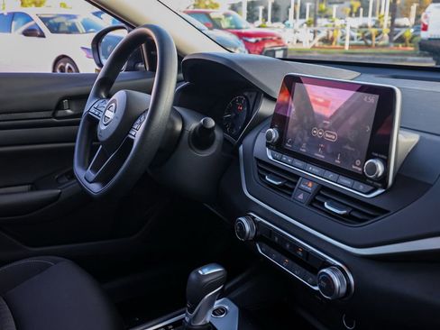 Used 2025 Nissan Altima 2.5 S image 19