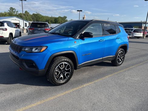 Used 2025 Jeep Compass Trailhawk AWD/4WD image 8