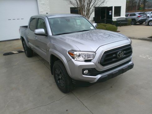 Used 2023 Toyota Tacoma SR5 w/ Technology Package image 2