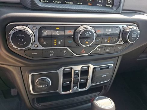 Used 2023 Jeep Gladiator Overland AWD/4WD image 16