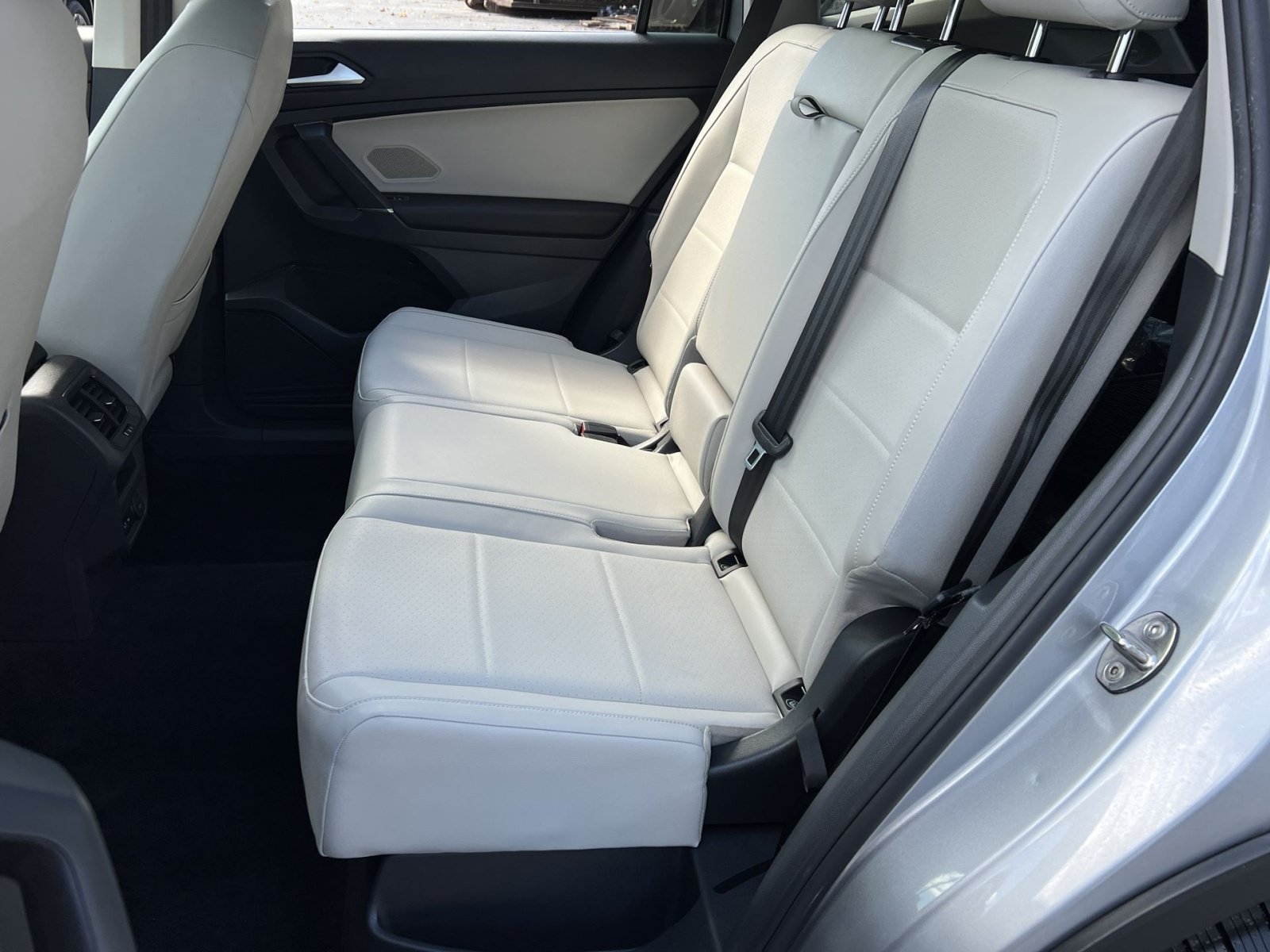 Used 2020 Volkswagen Tiguan SE w/ Panoramic Sunroof Package AWD/4WD image 30
