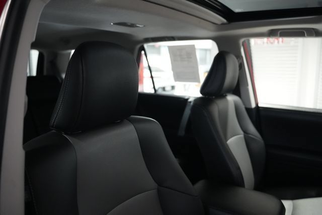 Used 2024 Toyota 4Runner SR5 Premium w/ Moonroof Package AWD/4WD image 21