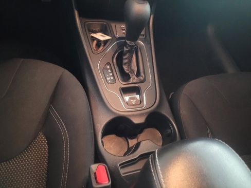 Used 2019 Jeep Cherokee Latitude w/ Popular Appearance Group image 26