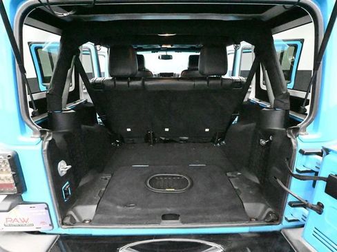 Used 2018 Jeep Wrangler Unlimited Sahara image 36