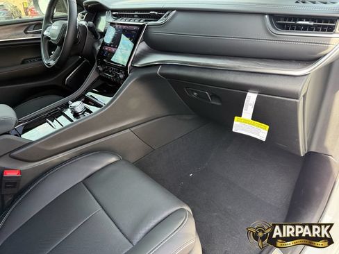 New 2025 Jeep Grand Cherokee Overland w/ Adv Protech Group III AWD/4WD image 27