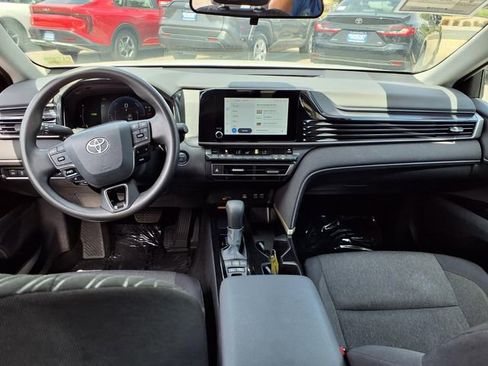 Used 2025 Toyota Camry LE image 10