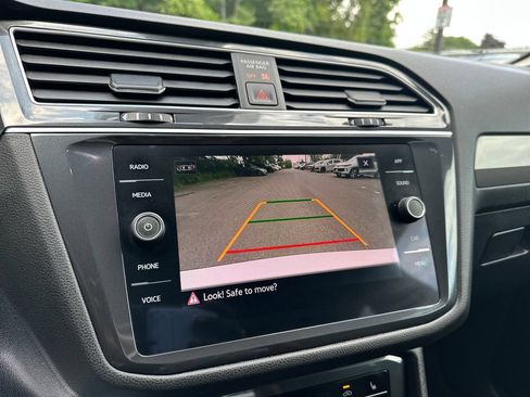 Certified 2024 Volkswagen Tiguan SE AWD/4WD image 15