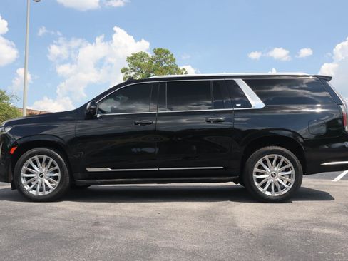 Used 2023 Cadillac Escalade ESV Premium Luxury AWD/4WD image 2