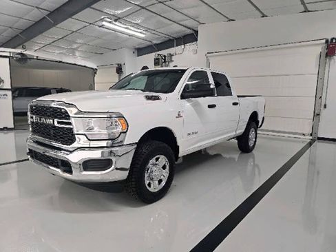 Used 2022 RAM 2500 Tradesman w/ Chrome Appearance Group AWD/4WD image 5