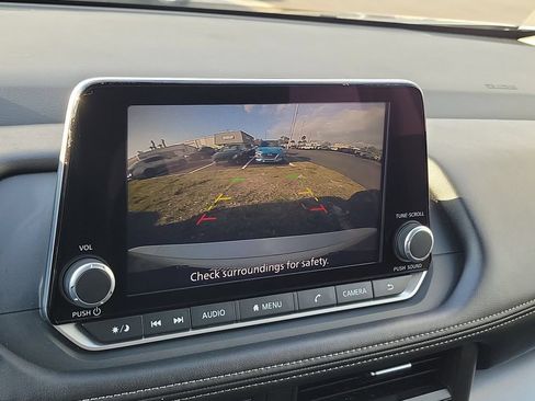 Certified 2025 Nissan Rogue SV FWD image 27