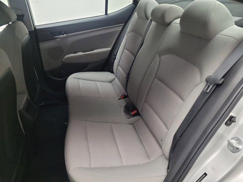 Used 2017 Hyundai Elantra SE image 18