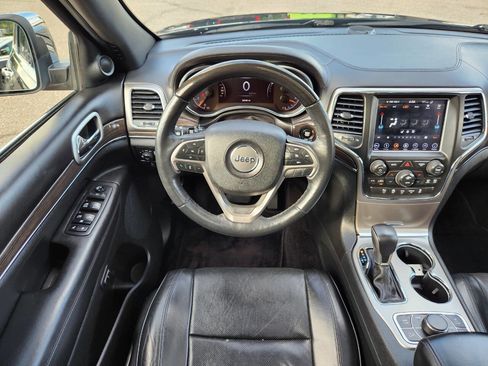 Used 2018 Jeep Grand Cherokee Overland image 16