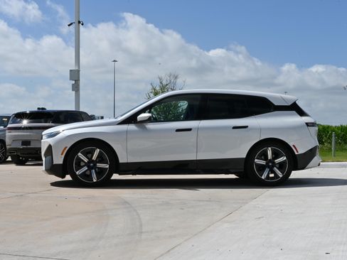Certified 2023 BMW iX xDrive50 w/ Premium Package AWD/4WD image 6