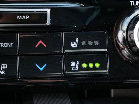Used 2022 Toyota Highlander Limited AWD/4WD image 24