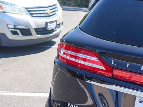 Used 2019 Lincoln MKC Reserve FWD image 8