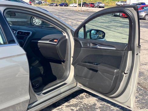 Used 2015 Ford Fusion SE image 13