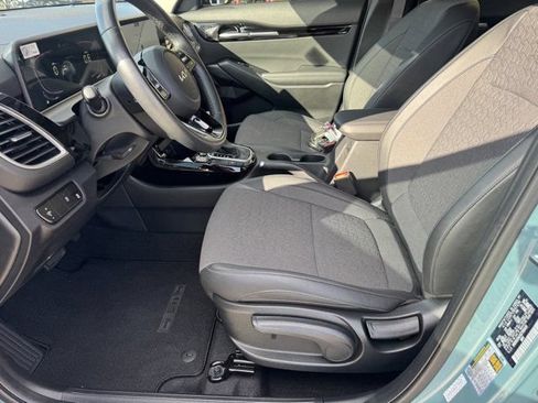 Certified 2025 Kia Seltos S FWD image 17