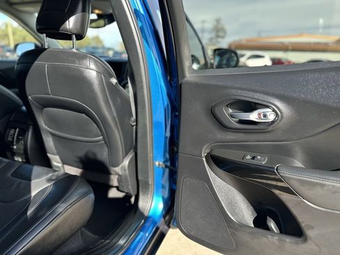 Used 2023 Jeep Cherokee Altitude Lux image 10