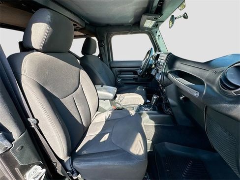 Used 2018 Jeep Wrangler Sport image 23
