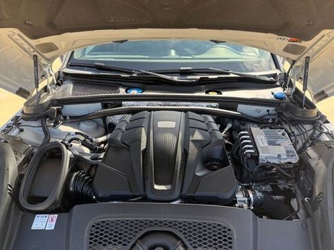 Used 2024 Porsche Macan S AWD/4WD image 19