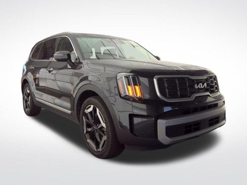 Used 2025 Kia Telluride S FWD image 2