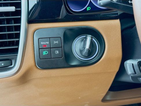 Certified 2023 Porsche Cayenne S Platinum image 16