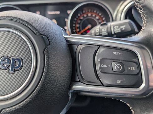 Used 2021 Jeep Wrangler Unlimited Sahara image 21