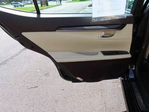 Used 2018 Lexus ES 350 w/ Premier Package FWD image 18