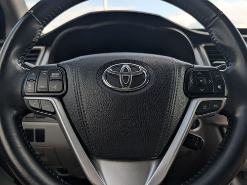 Used 2017 Toyota Highlander XLE AWD/4WD image 26