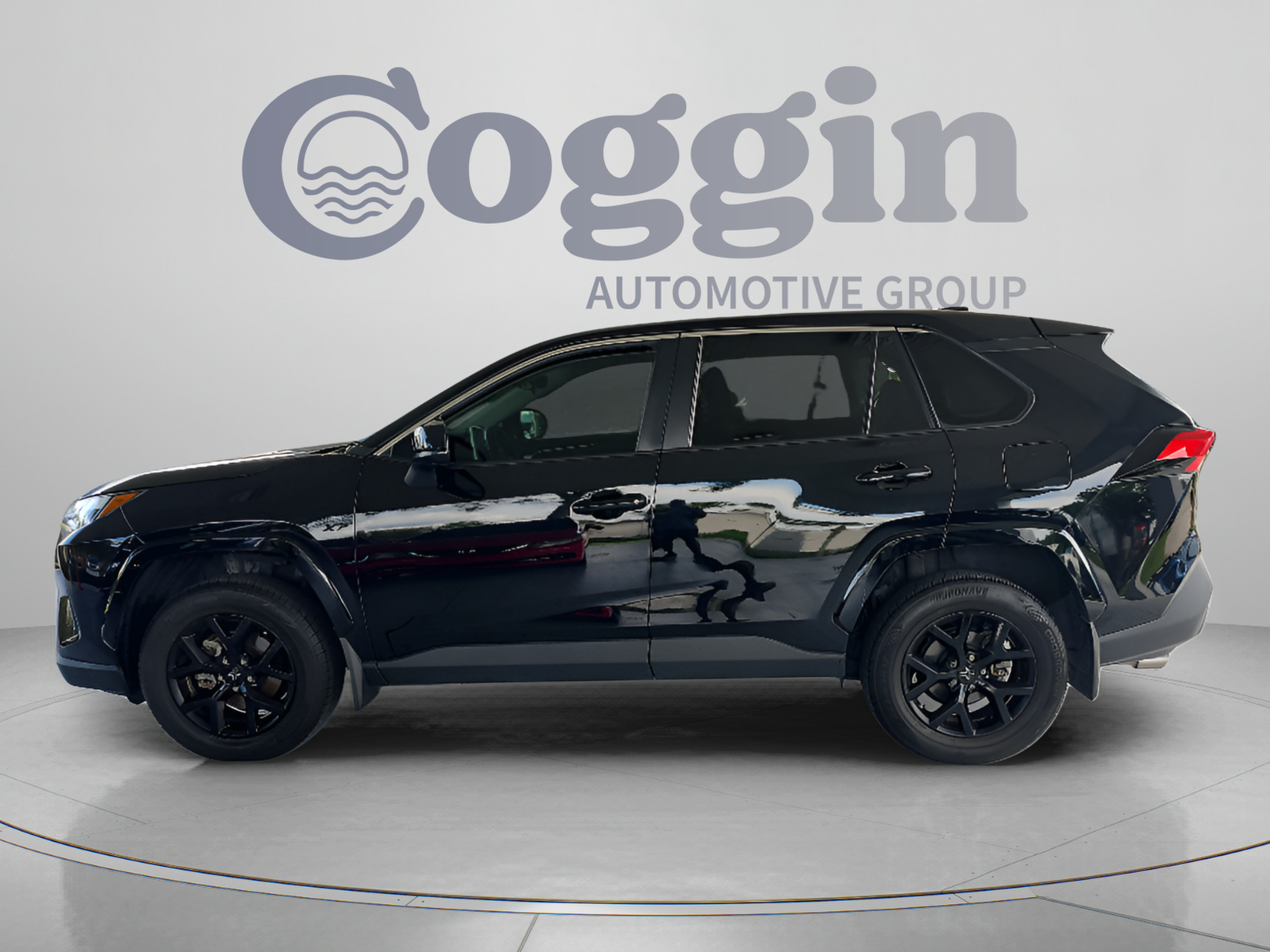 Used 2025 Toyota RAV4 LE FWD image 2
