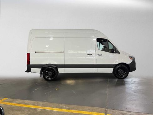 Used 2026 Mercedes-Benz Sprinter 2500 image 2