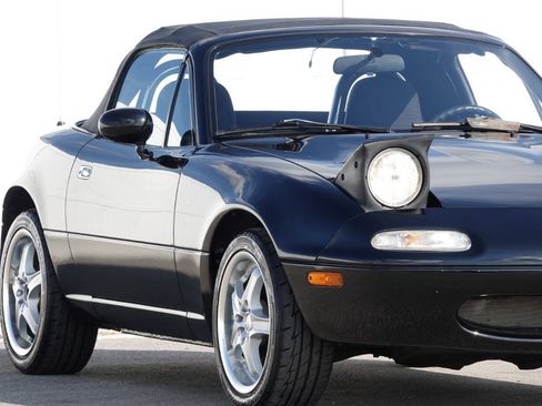 Used 1996 MAZDA MX-5 Miata RWD image 42