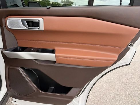 Used 2021 Ford Explorer King Ranch w/ Premium Technology Package AWD/4WD image 37