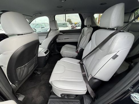 Used 2025 Hyundai Palisade SEL FWD image 24