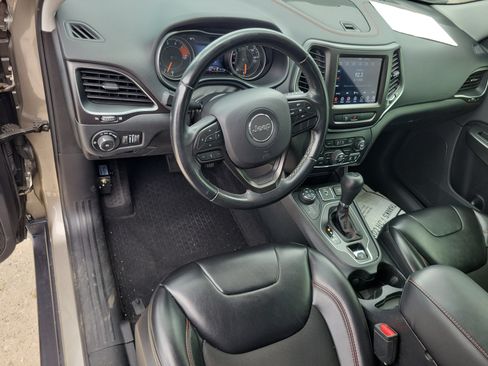 Used 2019 Jeep Cherokee Trailhawk w/ Trailer Tow Group AWD/4WD image 12