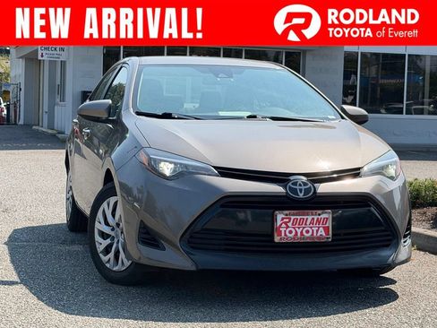 Used 2018 Toyota Corolla LE FWD image 1