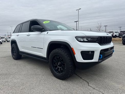 Used 2024 Jeep Grand Cherokee Trailhawk image 11