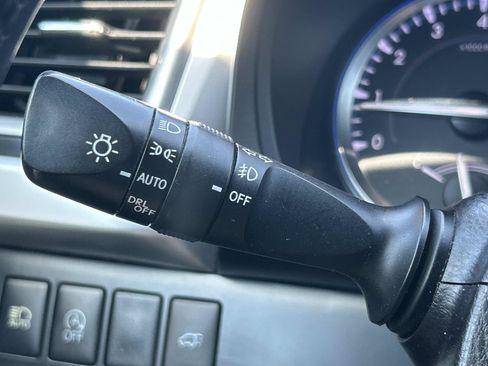 Used 2017 Toyota Highlander SE AWD/4WD image 29