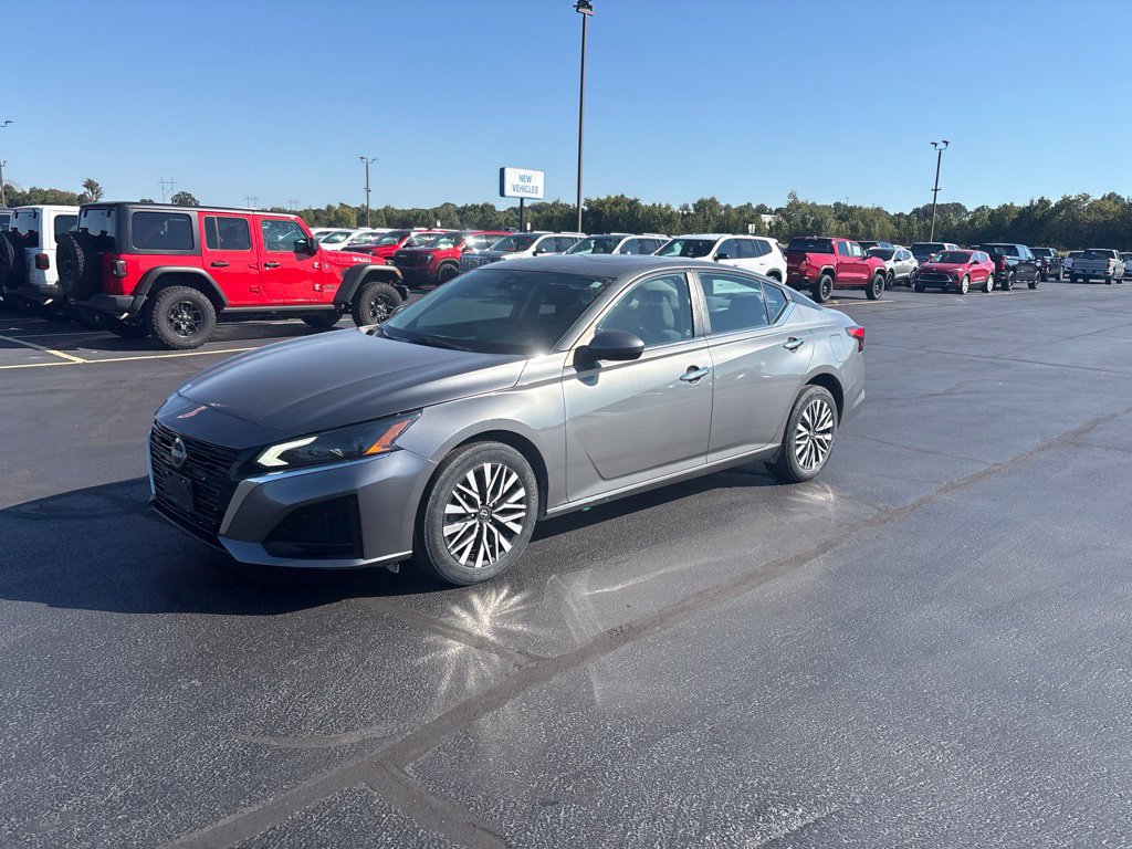 Used 2023 Nissan Altima 2.5 SV w/ SV Premium Package AWD/4WD image 5