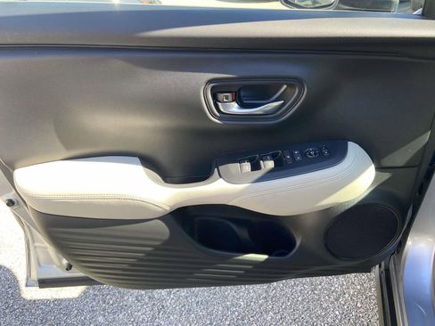 Used 2025 Honda HR-V LX image 11