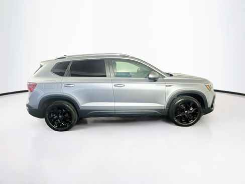 Used 2024 Volkswagen Taos SE FWD image 10