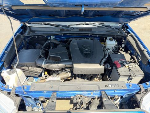 Used 2018 Toyota Tacoma TRD Off-Road w/ Technology Package AWD/4WD image 20