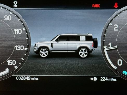 Used 2026 Land Rover Defender 110 X-Dynamic SE AWD/4WD image 11