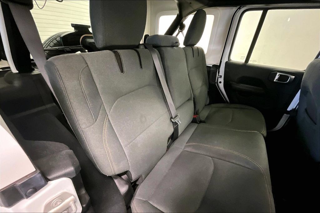 Used 2024 Jeep Wrangler Unlimited Sahara AWD/4WD image 23