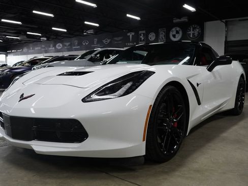 Used 2017 Chevrolet Corvette Stingray Coupe RWD image 1
