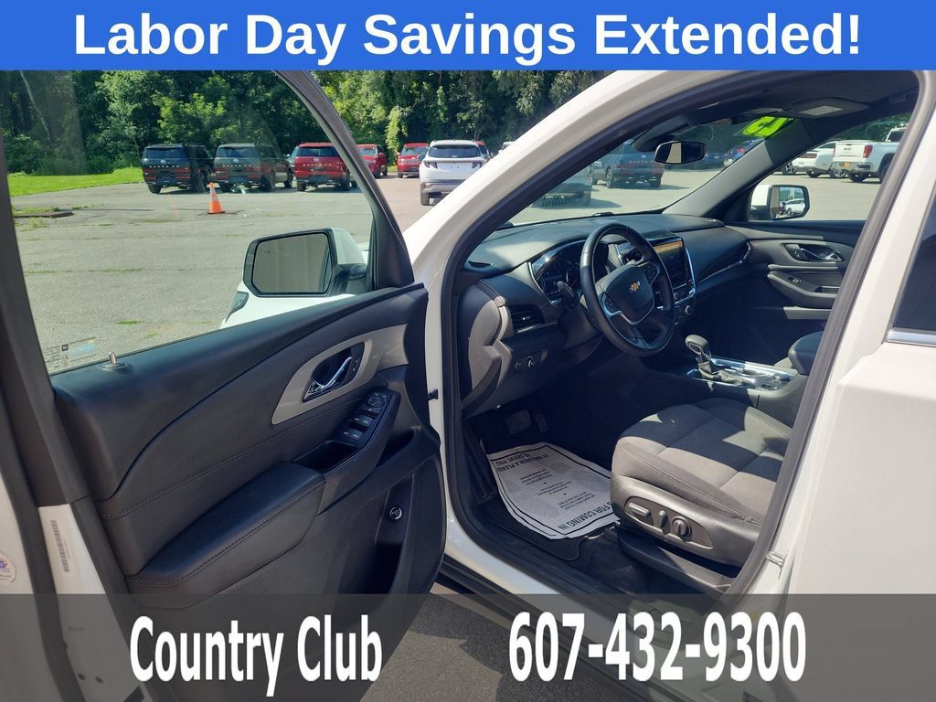 Used 2023 Chevrolet Traverse LT AWD/4WD image 10