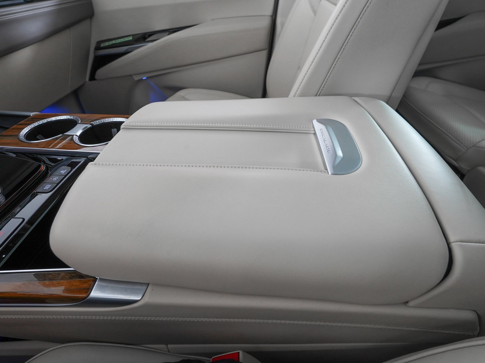 Used 2025 Cadillac Escalade ESV Sport Platinum AWD/4WD image 31